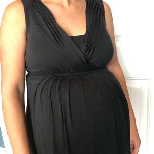 Liz Lange XS Maternity/ Nursing dress in black